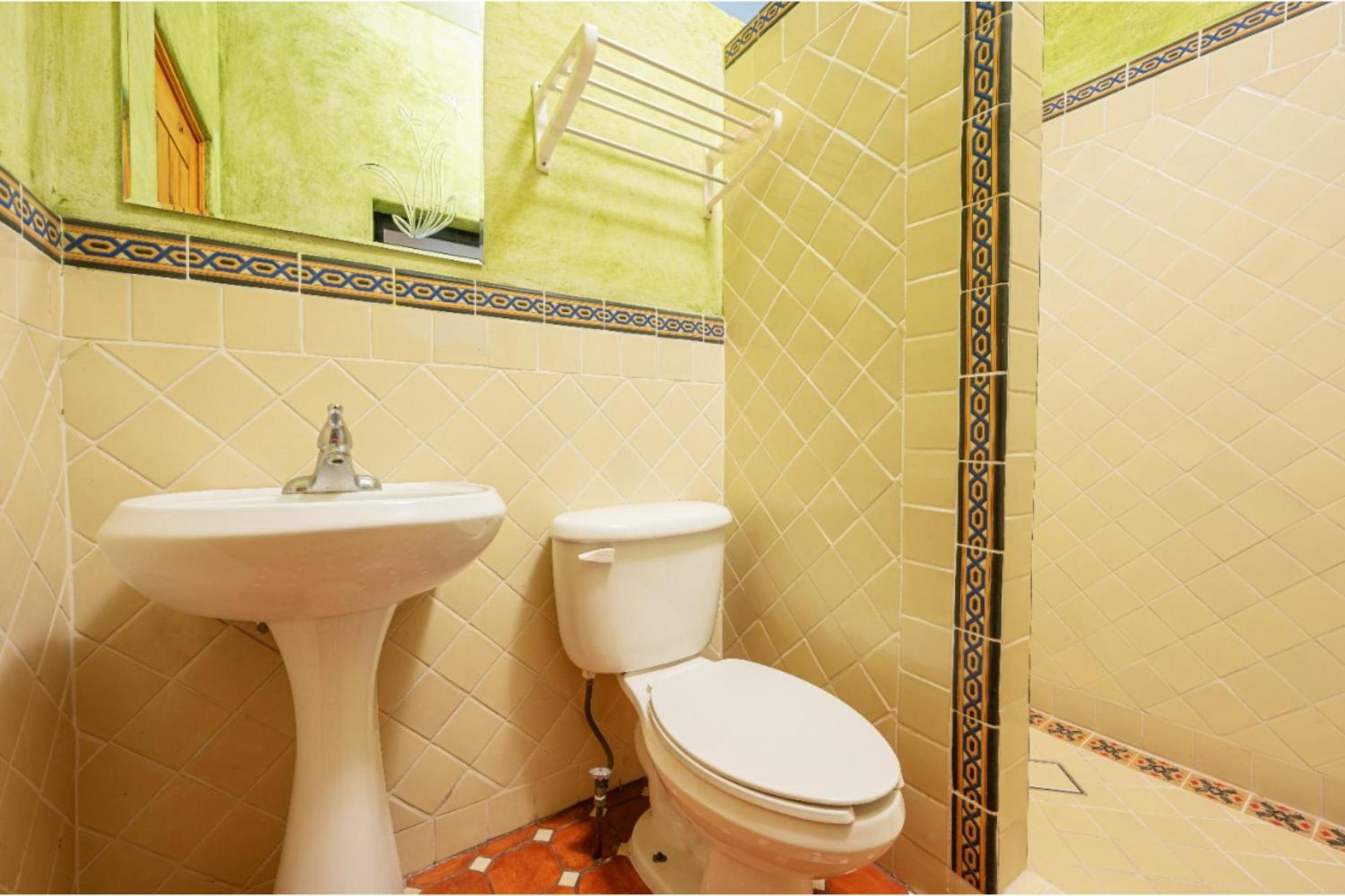 Guest house Oyo Whost 4*